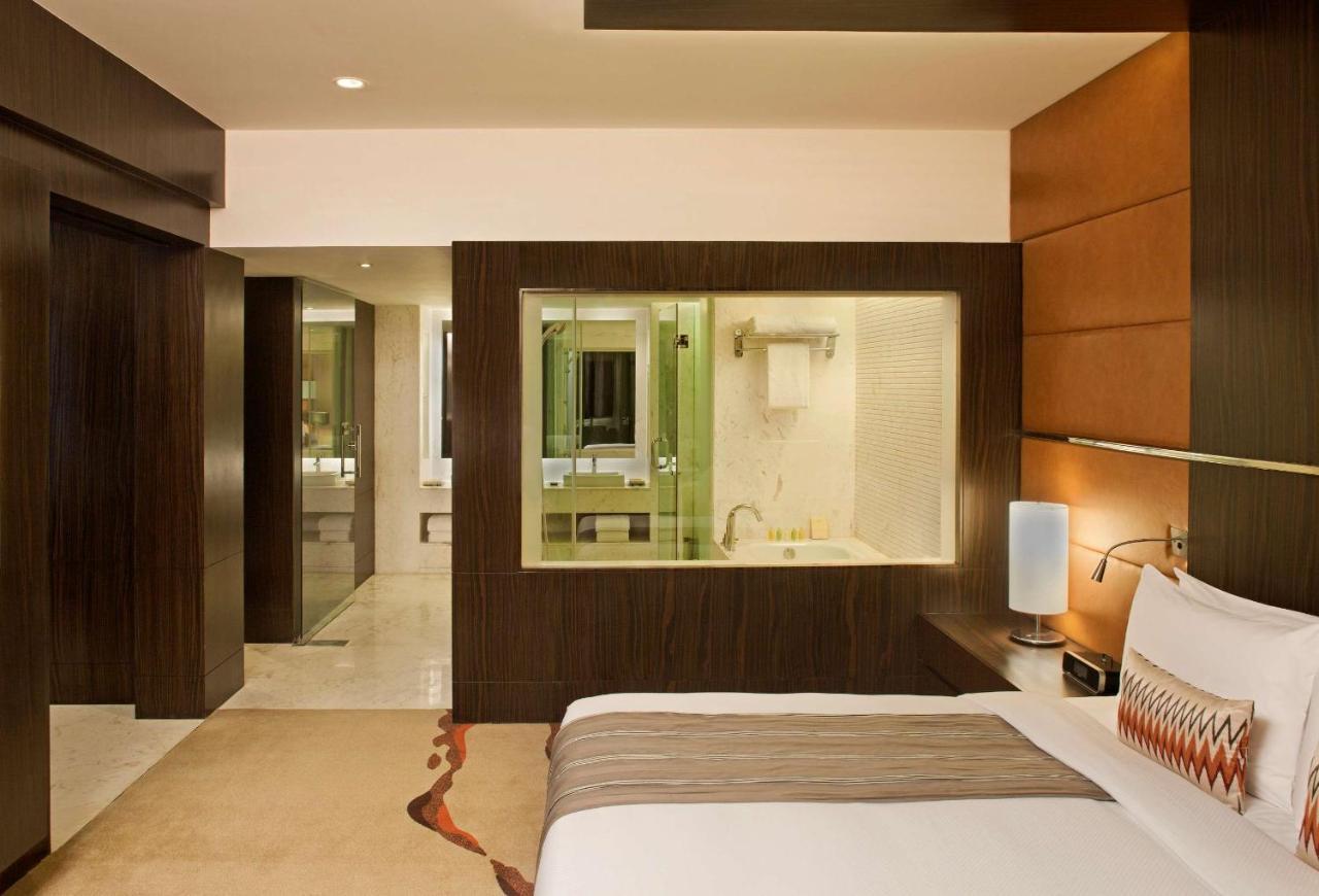 Radisson Blu Hotel Амритсар Экстерьер фото A room at the Taj Bengal