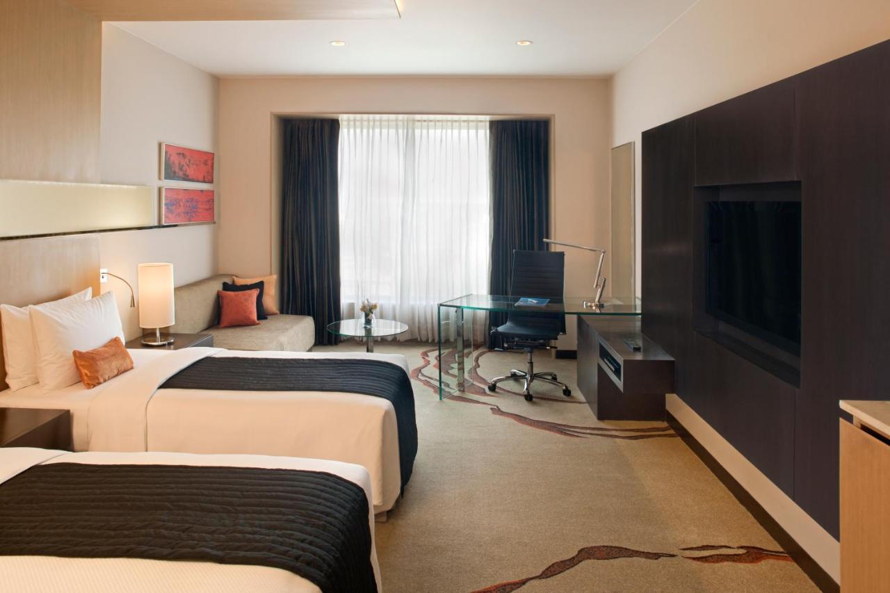 Radisson Blu Hotel Амритсар Экстерьер фото A room at the Taj Bengal