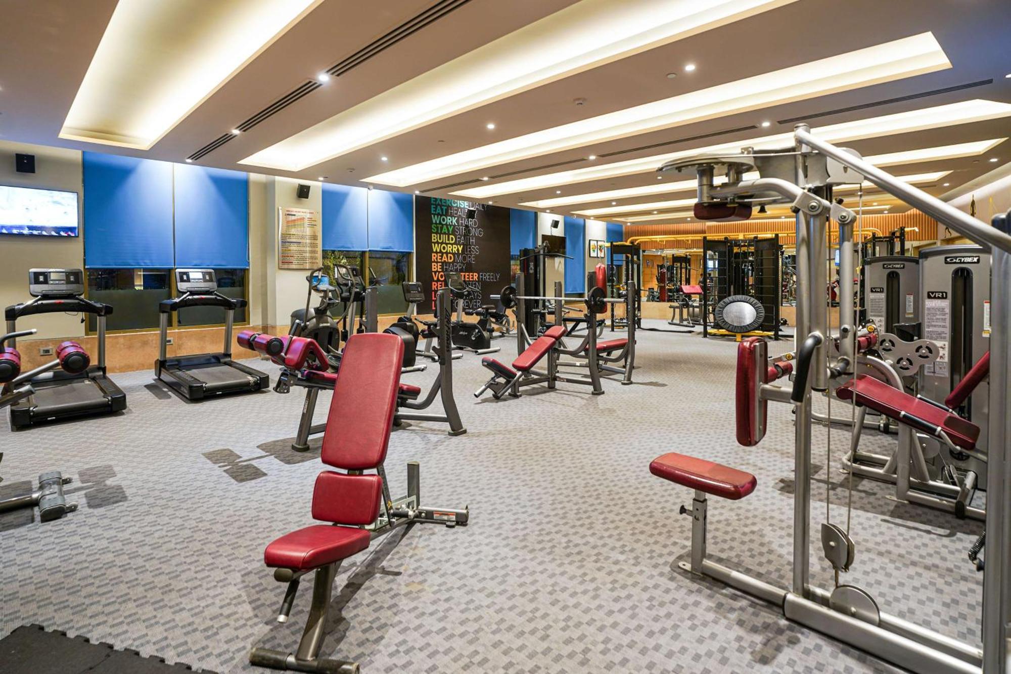 Radisson Blu Hotel Амритсар Экстерьер фото The gym at the hotel