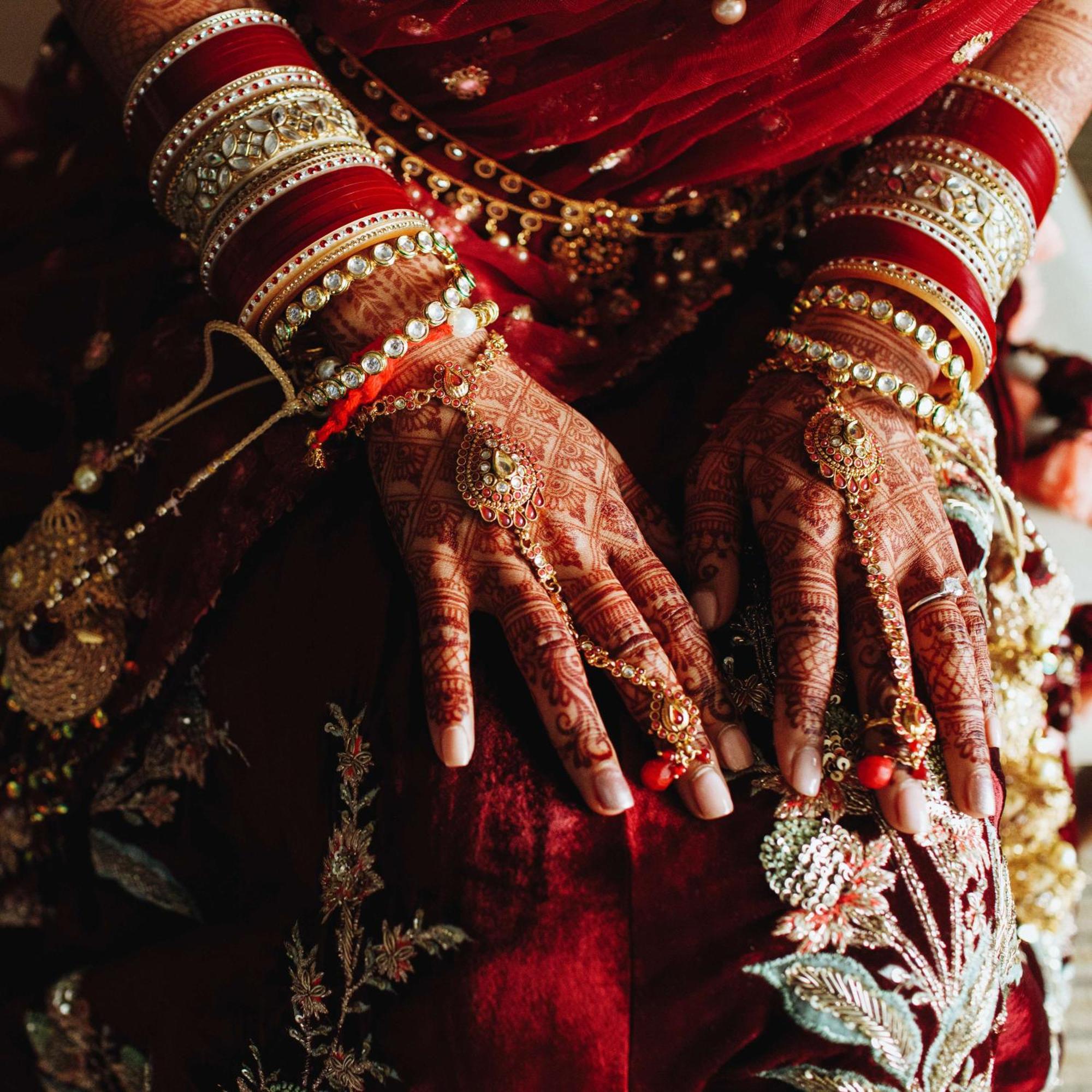 Radisson Blu Hotel Амритсар Экстерьер фото A bride with henna on her hands