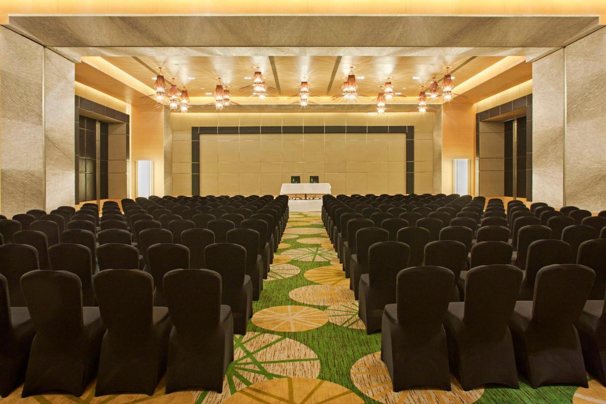 Radisson Blu Hotel Амритсар Экстерьер фото The ballroom